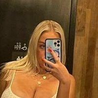 Holly Y Meztelen