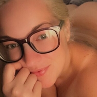HoneybeeHarlow Meztelen