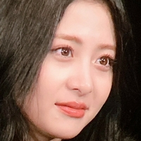 Huh Yunjin 허윤진 Meztelen