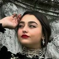 Ines Abdelli Meztelen