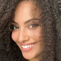 Ines Curly Meztelen