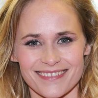 Inez Bjoerg David Meztelen
