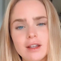 Inna Moll Meztelen