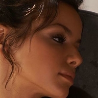 Iris Shala Meztelen
