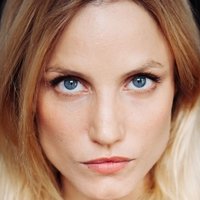Isabel Thierauch Meztelen