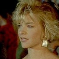 Janelle Brady Meztelen