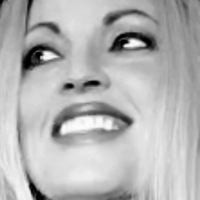 janine Meztelen