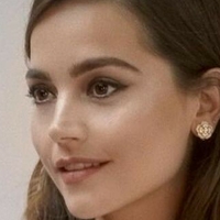 Jenna Louise Coleman Meztelen