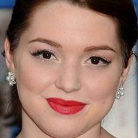 Jennifer Stone Meztelen