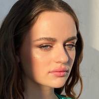 Joey King Meztelen