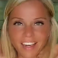 Julia Andrea Meztelen