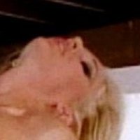 Julia Ann Meztelen