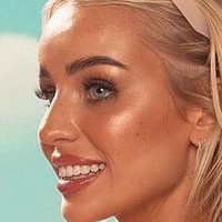 Julia Cavanagh Meztelen