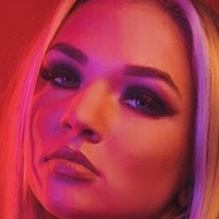 Julia Hart Meztelen