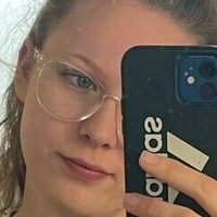 Julia May Meztelen
