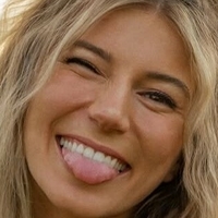 Julia Schäfer Meztelen
