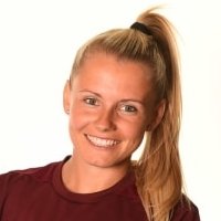 Julia Simic Meztelen