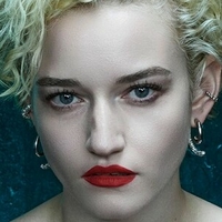 Juliagarner Meztelen