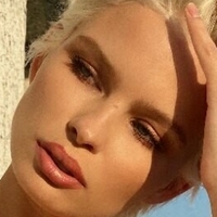 julialogan Meztelen