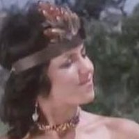 Julie Newdow Meztelen