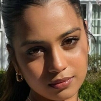 Julie Sharma Meztelen