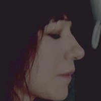 Julienne Hanzelka Kim Meztelen