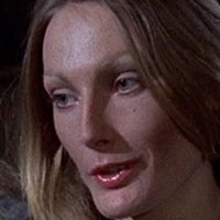 Karen McKevic Meztelen