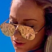 Karen Pretti Meztelen