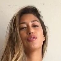 Karina Elle Meztelen