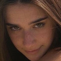 Karinne Elizabeth Meztelen