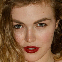 Katarina Keen Meztelen