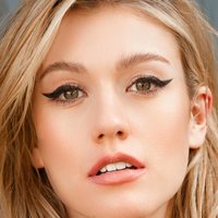 Katherine McNamara Meztelen