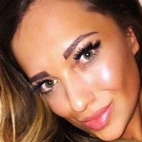 Katie Adler Meztelen