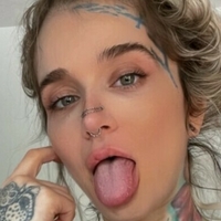 Katie Hollow Meztelen
