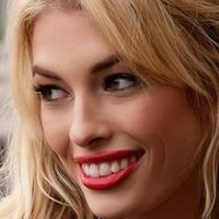 Katie Jean Meztelen