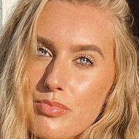 Katie Pierce Meztelen