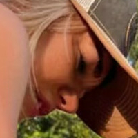 Katie Sigmond Meztelen