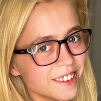 kinkytia Meztelen