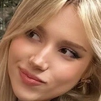 Kitty-Mae Meztelen