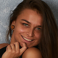 Kolozsi Rebeka Meztelen