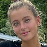 Kornelia Ski Meztelen