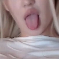 kriss0leoo Meztelen