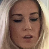krissone Meztelen