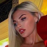 Lady Emily Meztelen