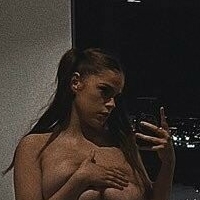 Lana Meztelen