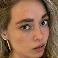 Larissa Schot Meztelen