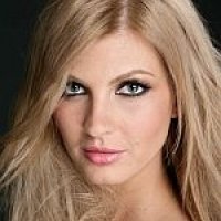 Laura Karnyaczki Meztelen