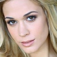 Lauren Elise Meztelen