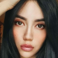 Lauriane Meztelen