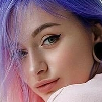 Leah Larsh Meztelen